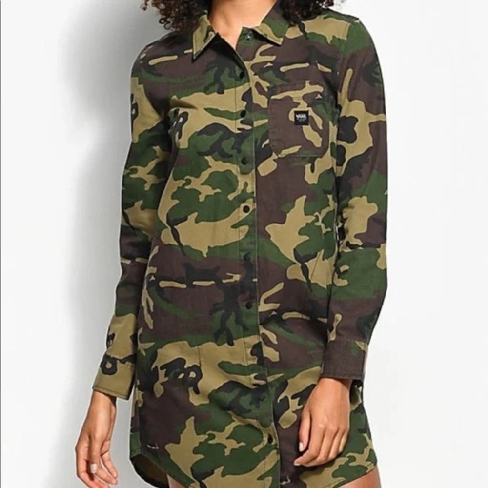 VANS Women's Camouflage Snap Front Long Sleeve Shirt Dress Pockets. Size M